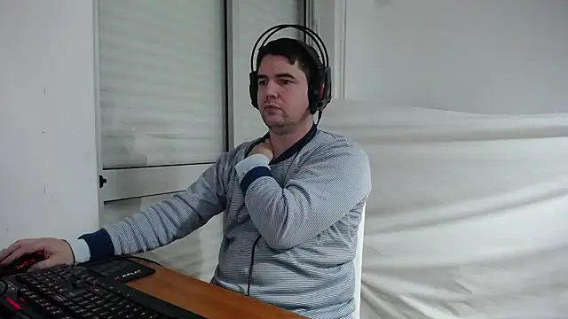 Snapshot of Kohaynewbie chatting on 01-12-26, 08:03 Kohaynewbie online show from 01-12-26, 08:03