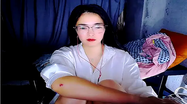 Snapshot of Floor_oo chatting on 02-05-25, 08:57 Floor oo online show from 02-05-25, 08:57