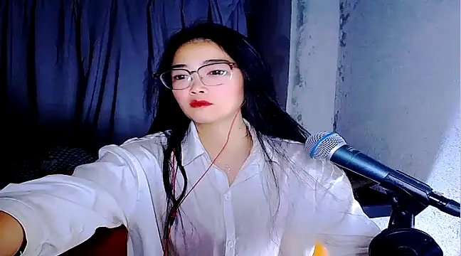 Snapshot of Floor_oo chatting on 02-06-25, 10:32 Floor oo online show from 02-06-25, 10:32