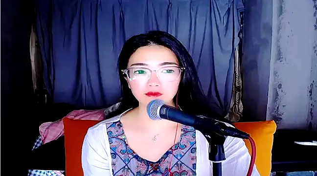 Snapshot of Floor_oo chatting on 02-20-25, 12:15 Floor oo online show from 02-20-25, 12:15