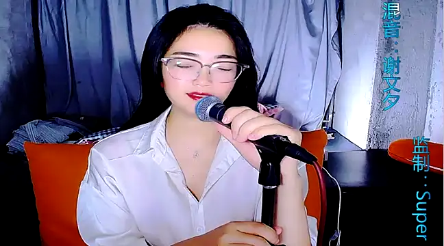 Snapshot of Floor_oo chatting on 03-10-25, 03:09 Floor oo online show from 03-10-25, 03:09