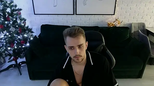 Snapshot of Larstar01 chatting on 12-05-24, 03:37 Larstar01 online show from 12-05-24, 03:37