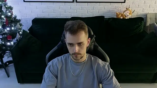 Snapshot of Larstar01 chatting on 12-07-24, 12:52 Larstar01 online show from 12-07-24, 12:52