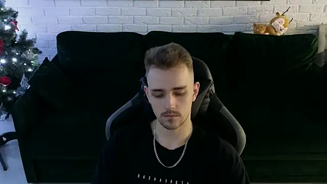 Snapshot of Larstar01 chatting on 12-15-24, 01:57 Larstar01 online show from 12-15-24, 01:57