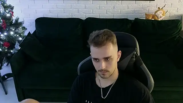 Snapshot of Larstar01 chatting on 12-15-24, 05:02 Larstar01 online show from 12-15-24, 05:02