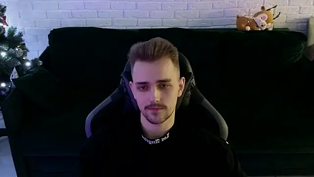 Snapshot of Larstar01 chatting on 12-23-24, 02:24 Larstar01 online show from 12-23-24, 02:24