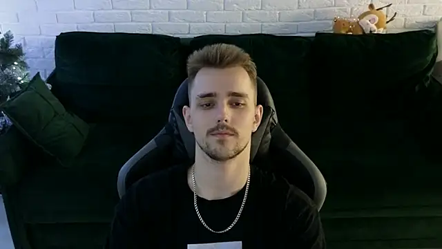 Snapshot of Larstar01 chatting on 12-25-24, 12:59 Larstar01 online show from 12-25-24, 12:59