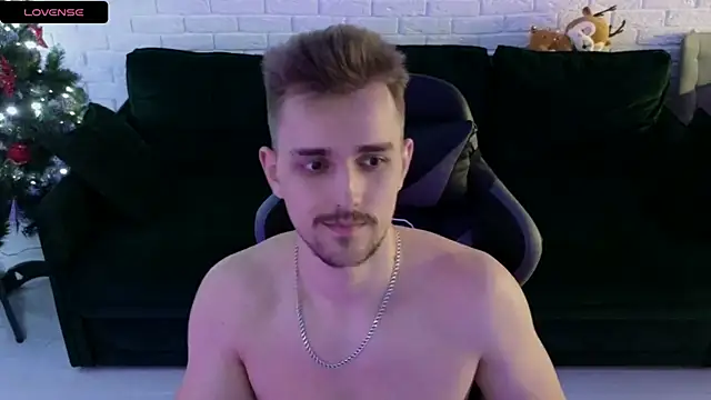 Snapshot of Larstar01 chatting on 12-29-24, 04:48 Larstar01 online show from 12-29-24, 04:48