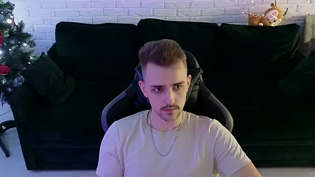 Snapshot of Larstar01 chatting on 01-07-25, 03:14 Larstar01 online show from 01-07-25, 03:14