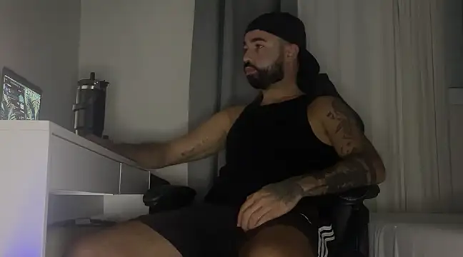 MiloCtc online show from 02-18-25, 03:21