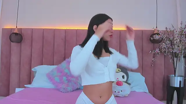 Snapshot of MarianaBranzz chatting on 01-23-25, 12:52 MarianaBranzz online show from 01-23-25, 12:52