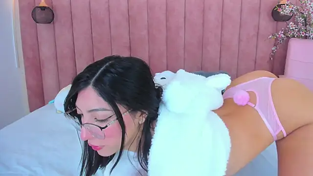 Snapshot of MarianaBranzz chatting on 02-12-25, 12:55 MarianaBranzz online show from 02-12-25, 12:55