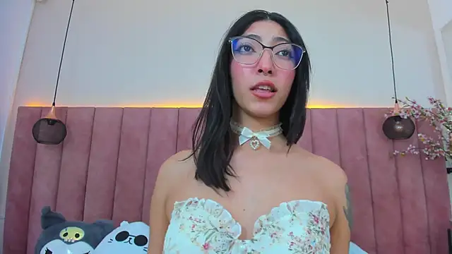 Snapshot of MarianaBranzz chatting on 02-25-25, 01:06 MarianaBranzz online show from 02-25-25, 01:06