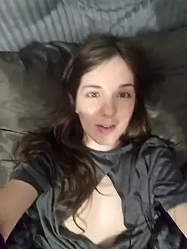 Snapshot of oxitocindi chatting on 10-18-25, 12:13 oxitocindi online show from 10-18-25, 12:13