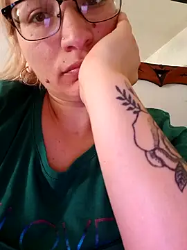 Snapshot of rusher27 chatting on 12-03-25, 04:16 rusher27 online show from 12-03-25, 04:16