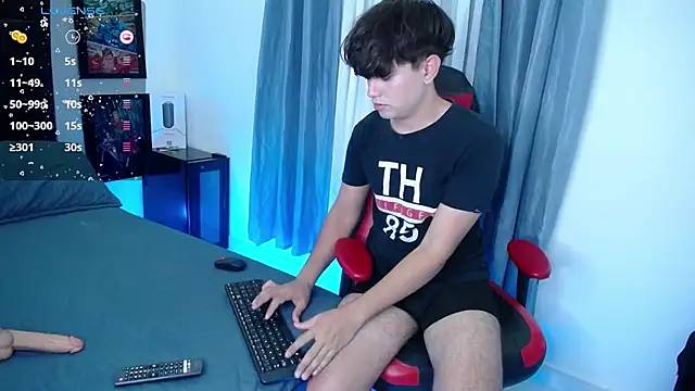 Snapshot of andyboy- chatting on 12-05-24, 10:23 andyboy- online show from 12-05-24, 10:23