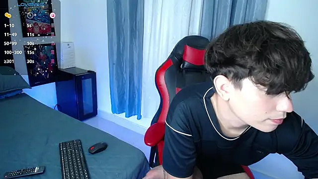 Snapshot of andyboy- chatting on 12-10-24, 11:08 andyboy- online show from 12-10-24, 11:08