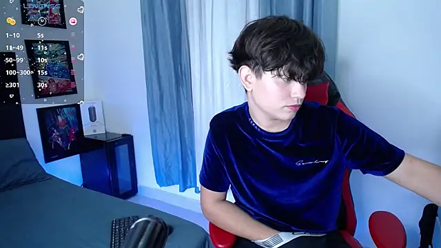 Snapshot of andyboy- chatting on 12-17-24, 12:01 andyboy- online show from 12-17-24, 12:01