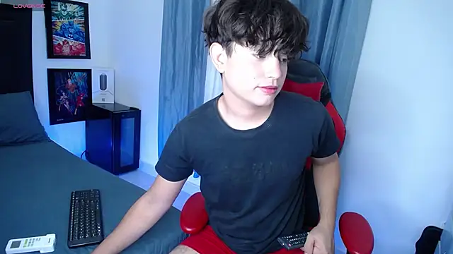 Snapshot of andyboy- chatting on 12-17-24, 11:38 andyboy- online show from 12-17-24, 11:38