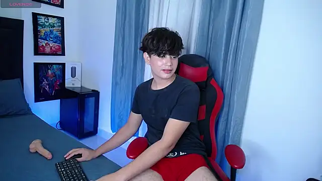 Snapshot of andyboy- chatting on 12-18-24, 02:42 andyboy- online show from 12-18-24, 02:42