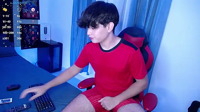 Snapshot of andyboy- chatting on 12-18-24, 11:40 andyboy- online show from 12-18-24, 11:40