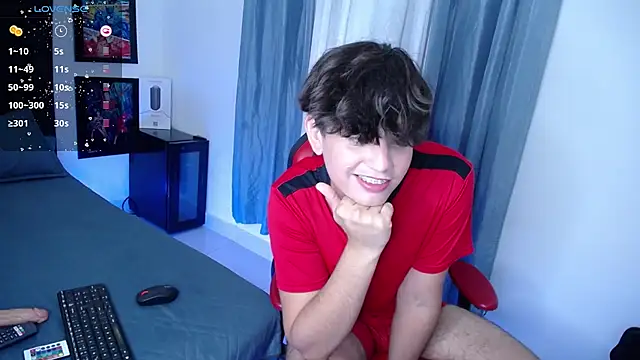 Snapshot of andyboy- chatting on 12-19-24, 02:45 andyboy- online show from 12-19-24, 02:45