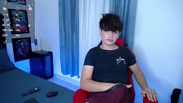 Snapshot of andyboy- chatting on 12-21-24, 01:58 andyboy- online show from 12-21-24, 01:58