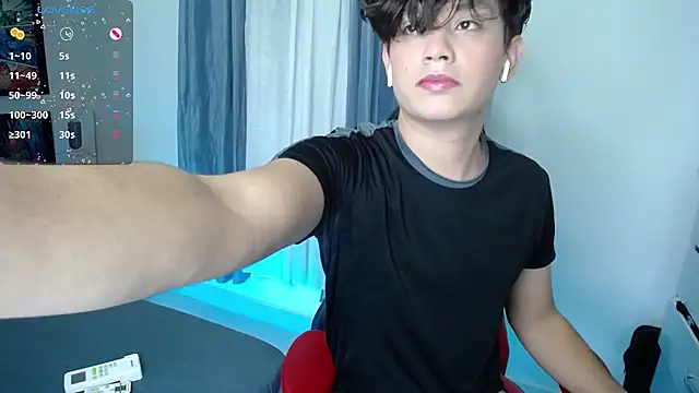 Snapshot of andyboy- chatting on 12-28-24, 11:26 andyboy- online show from 12-28-24, 11:26