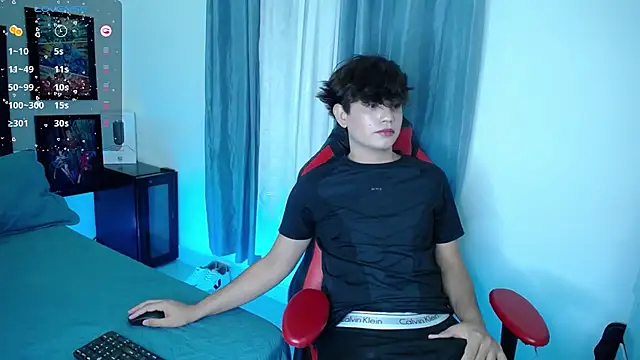 Snapshot of andyboy- chatting on 01-08-25, 01:11 andyboy- online show from 01-08-25, 01:11