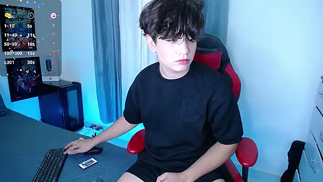 Snapshot of andyboy- chatting on 01-09-25, 10:09 andyboy- online show from 01-09-25, 10:09