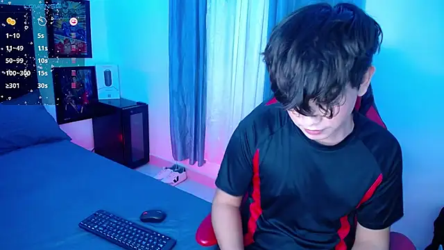 Snapshot of andyboy- chatting on 01-14-25, 01:47 andyboy- online show from 01-14-25, 01:47