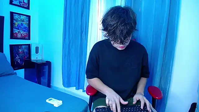 Snapshot of andyboy- chatting on 02-10-25, 10:09 andyboy- online show from 02-10-25, 10:09