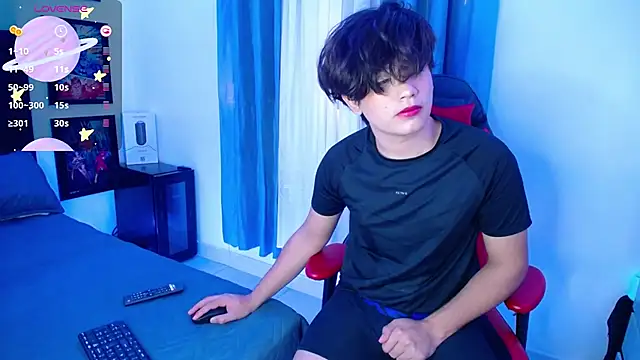 Snapshot of andyboy- chatting on 03-05-25, 09:26 andyboy- online show from 03-05-25, 09:26