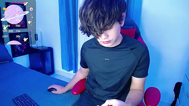 Snapshot of andyboy- chatting on 03-06-25, 12:32 andyboy- online show from 03-06-25, 12:32