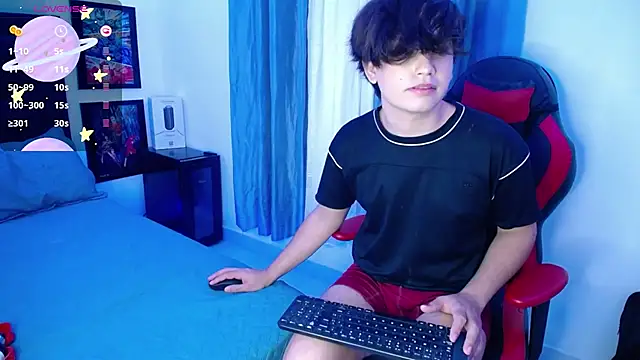 Snapshot of andyboy- chatting on 03-08-25, 01:17 andyboy- online show from 03-08-25, 01:17