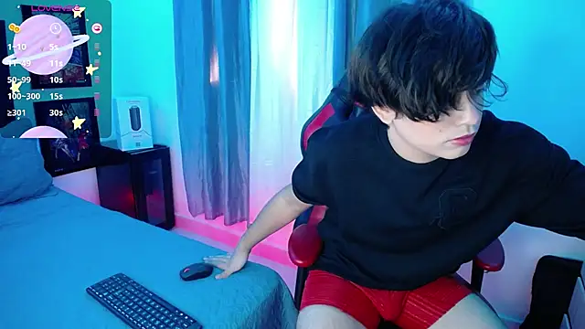 Snapshot of andyboy- chatting on 03-11-25, 09:59 andyboy- online show from 03-11-25, 09:59