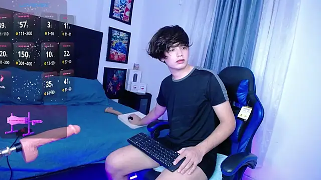 Snapshot of andyboy- chatting on 10-06-25, 11:02 andyboy- online show from 10-06-25, 11:02