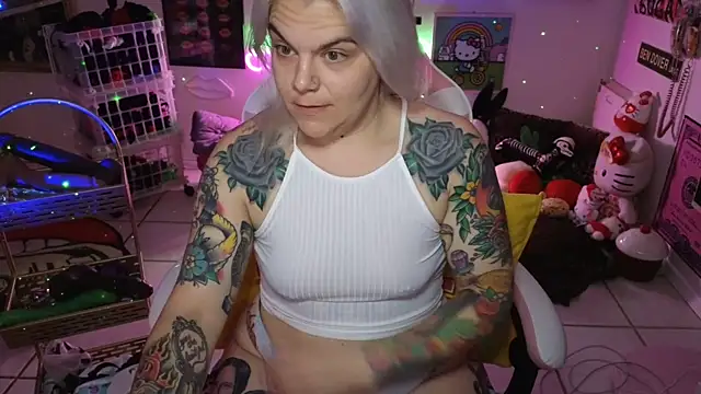 Snapshot of CherryBombBomb chatting on 12-02-24, 05:37 CherryBombBomb online show from 12-02-24, 05:37