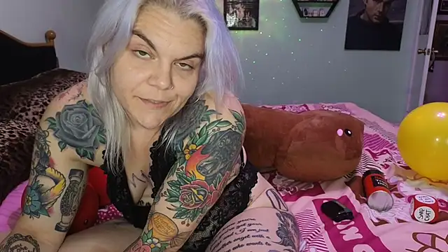 Snapshot of CherryBombBomb chatting on 12-07-24, 09:39 CherryBombBomb online show from 12-07-24, 09:39