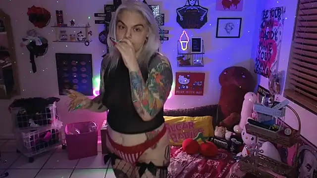 Snapshot of CherryBombBomb chatting on 01-04-25, 06:30 CherryBombBomb online show from 01-04-25, 06:30