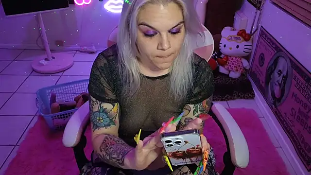 Snapshot of CherryBombBomb chatting on 01-30-25, 06:03 CherryBombBomb online show from 01-30-25, 06:03