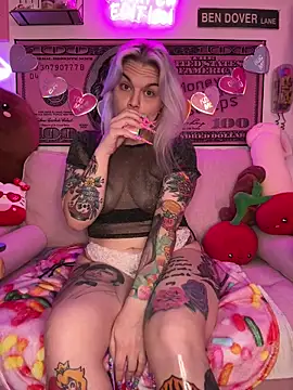 Snapshot of CherryBombBomb chatting on 02-17-25, 05:47 CherryBombBomb online show from 02-17-25, 05:47