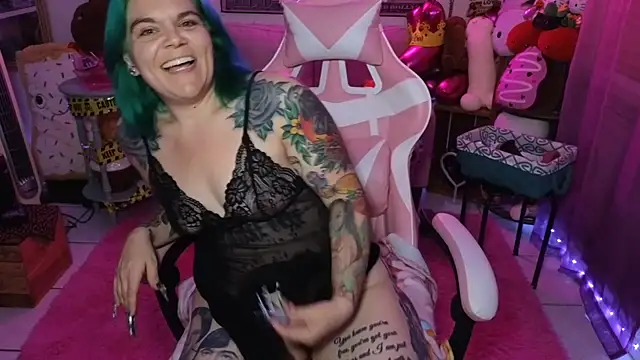 Snapshot of CherryBombBomb chatting on 09-28-25, 05:46 CherryBombBomb online show from 09-28-25, 05:46