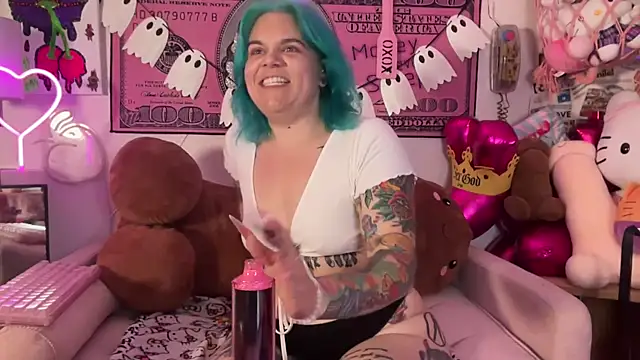 Snapshot of CherryBombBomb chatting on 10-05-25, 05:17 CherryBombBomb online show from 10-05-25, 05:17