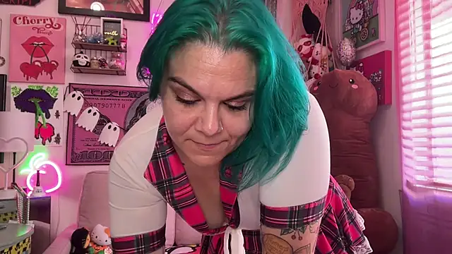 Snapshot of CherryBombBomb chatting on 10-24-25, 07:10 CherryBombBomb online show from 10-24-25, 07:10