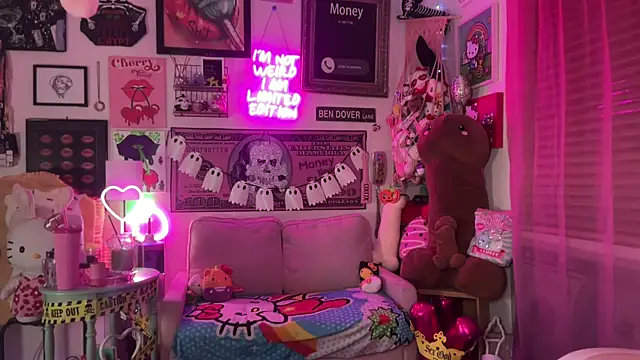 Snapshot of CherryBombBomb chatting on 10-29-25, 04:04 CherryBombBomb online show from 10-29-25, 04:04