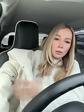 Snapshot of LavenderHot chatting on 02-14-25, 02:28 LavenderHot online show from 02-14-25, 02:28