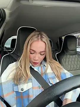 Snapshot of LavenderHot chatting on 02-15-25, 02:26 LavenderHot online show from 02-15-25, 02:26