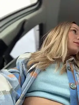 Snapshot of LavenderHot chatting on 03-19-25, 02:59 LavenderHot online show from 03-19-25, 02:59