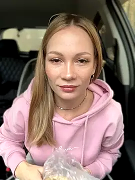 Snapshot of LavenderHot chatting on 10-04-25, 01:47 LavenderHot online show from 10-04-25, 01:47